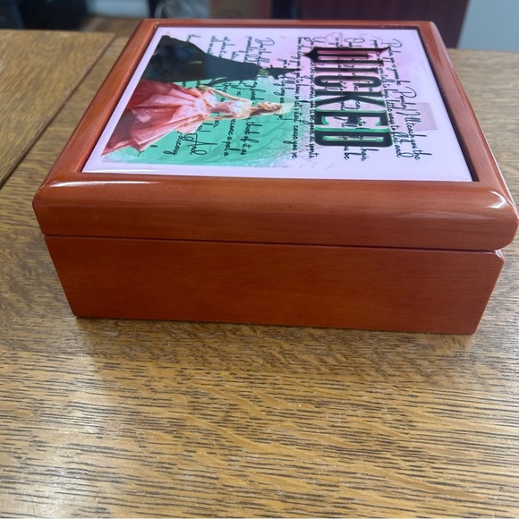 Wicked Movie Lacquered “Velvet” Lined Box Ceramic Tile Top. Keepsakes Jewelry - Picture 5 of 9